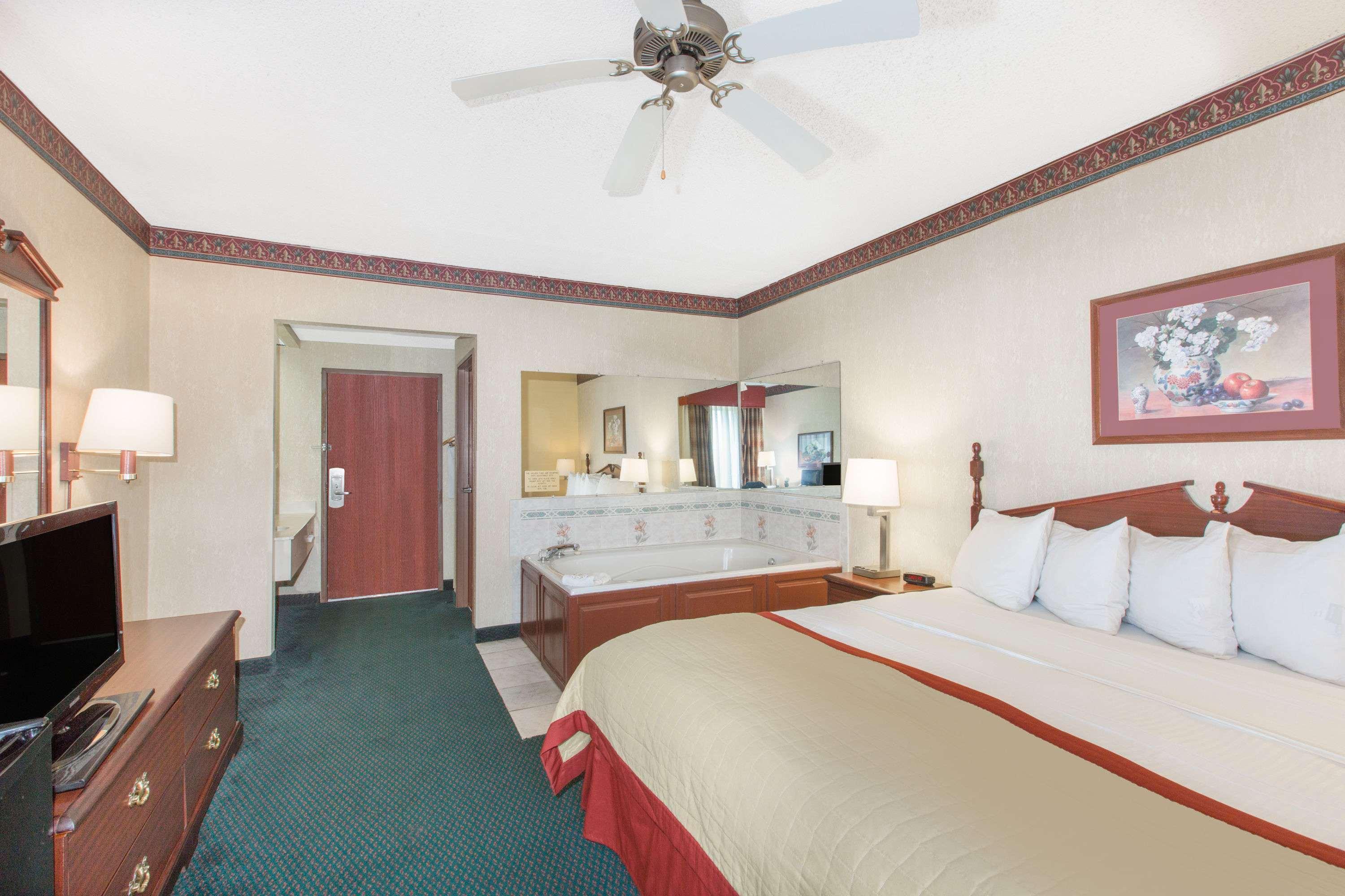 Baymont By Wyndham Jonesboro Hotel Ngoại thất bức ảnh