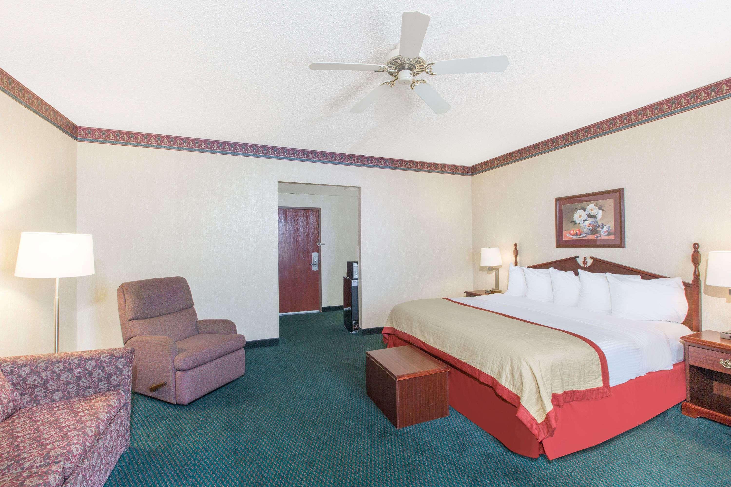 Baymont By Wyndham Jonesboro Hotel Ngoại thất bức ảnh