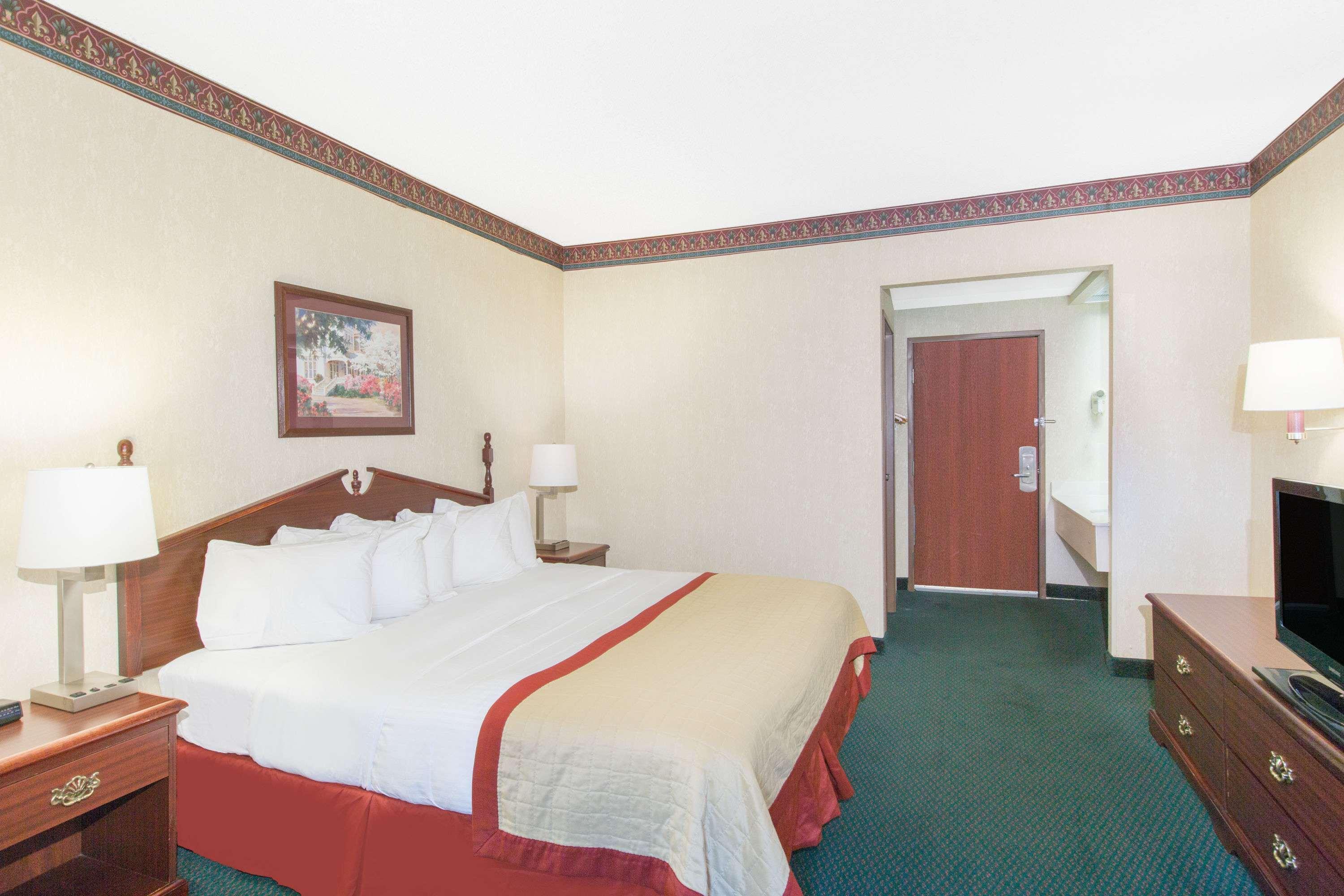 Baymont By Wyndham Jonesboro Hotel Ngoại thất bức ảnh