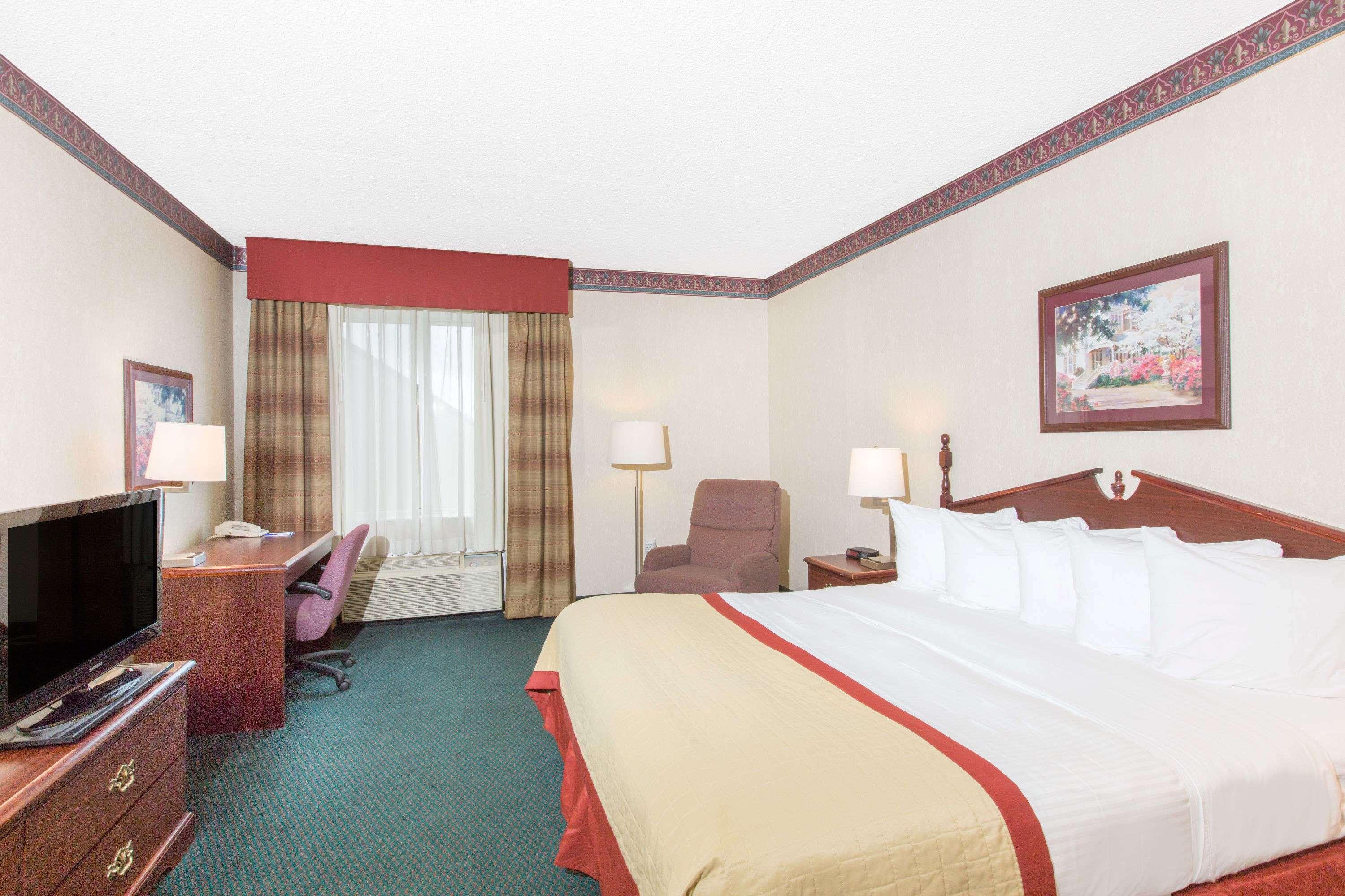 Baymont By Wyndham Jonesboro Hotel Ngoại thất bức ảnh