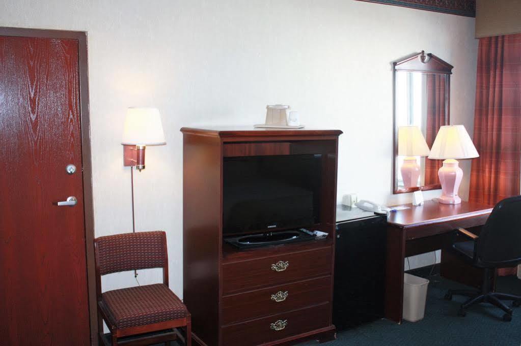 Baymont By Wyndham Jonesboro Hotel Ngoại thất bức ảnh